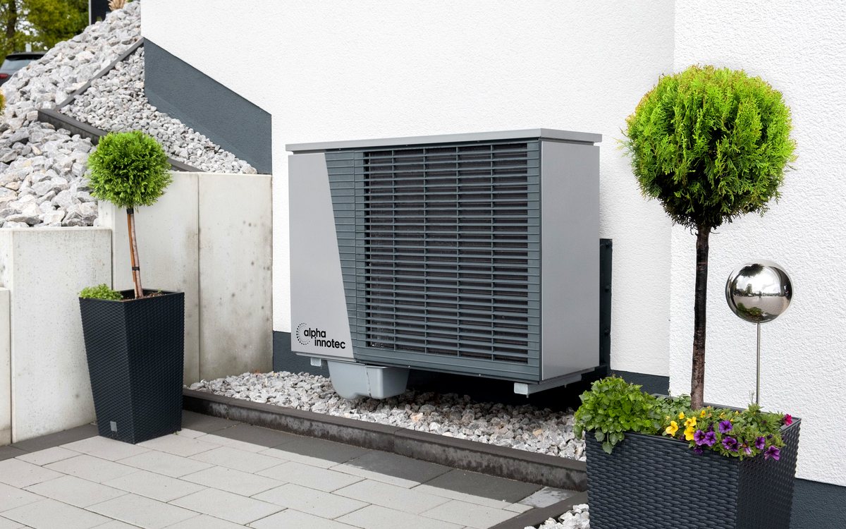 Outdoor AC installation unit and piping setup