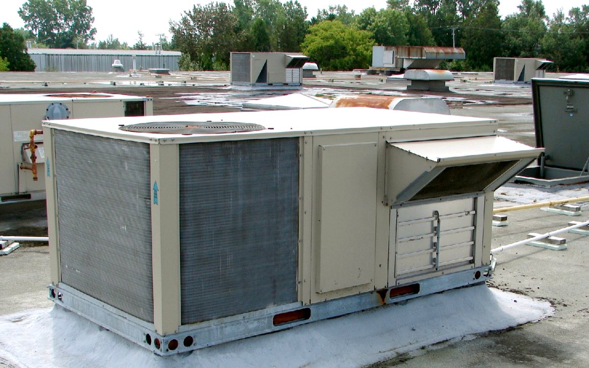 Commercial rooftop AC maintenance equipment