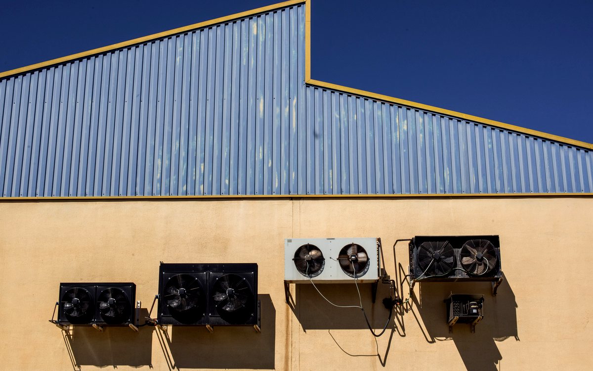 Large space commercial rooftop AC unit